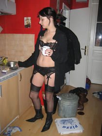 Horny milf Charlee jerking